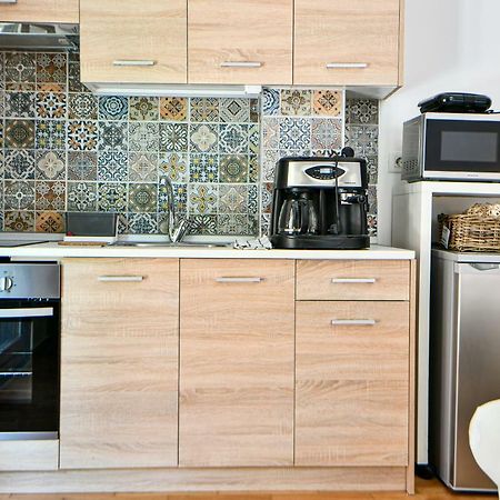 Flowers Of Athens, Boutique Aparthotel With 6-Apartments In Central Aten Exteriör bild