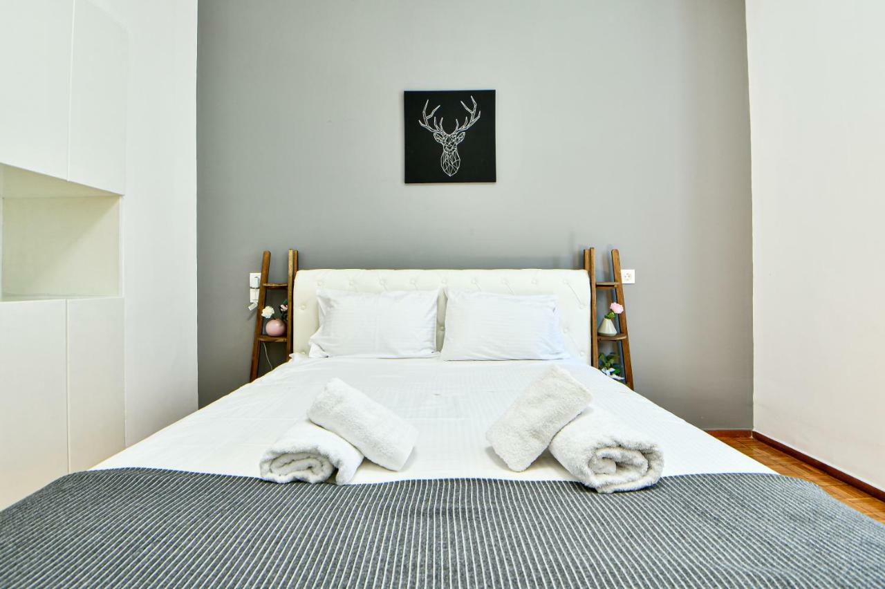 Flowers Of Athens, Boutique Aparthotel With 6-Apartments In Central Aten Exteriör bild