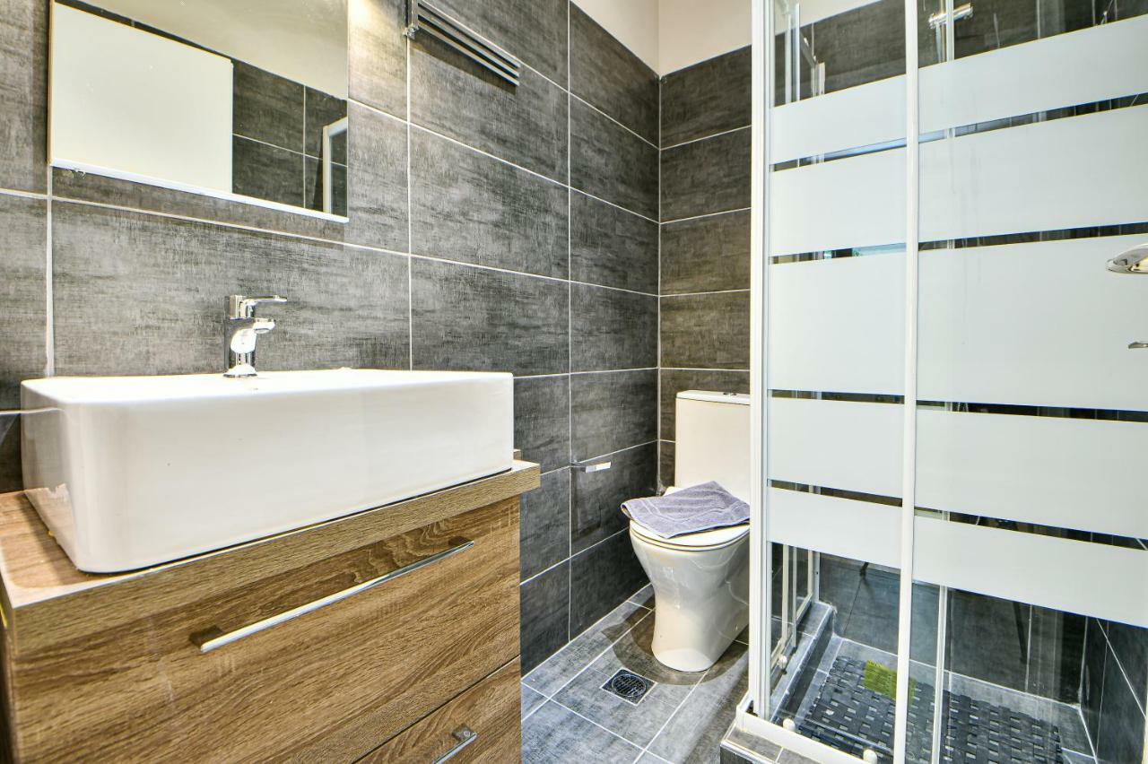 Flowers Of Athens, Boutique Aparthotel With 6-Apartments In Central Aten Exteriör bild