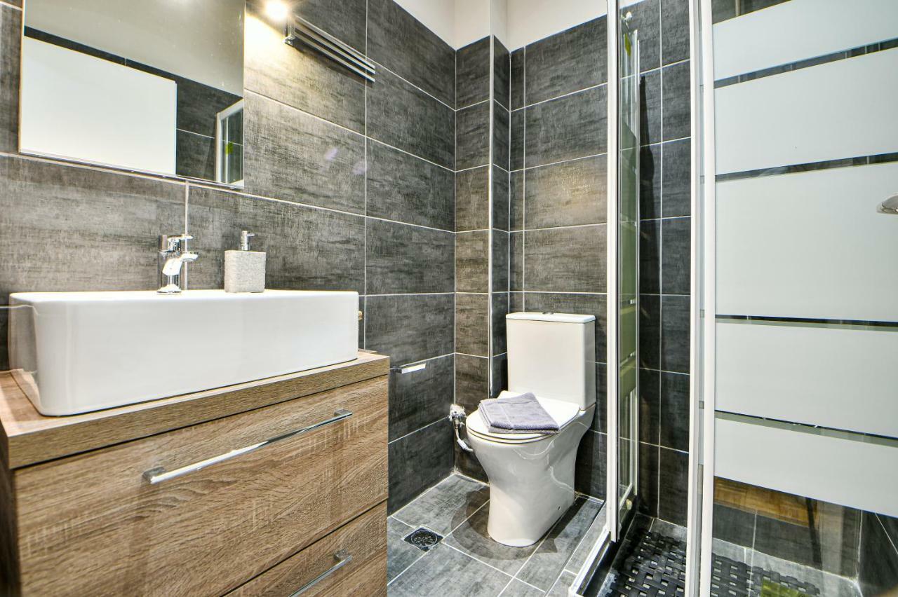Flowers Of Athens, Boutique Aparthotel With 6-Apartments In Central Aten Exteriör bild