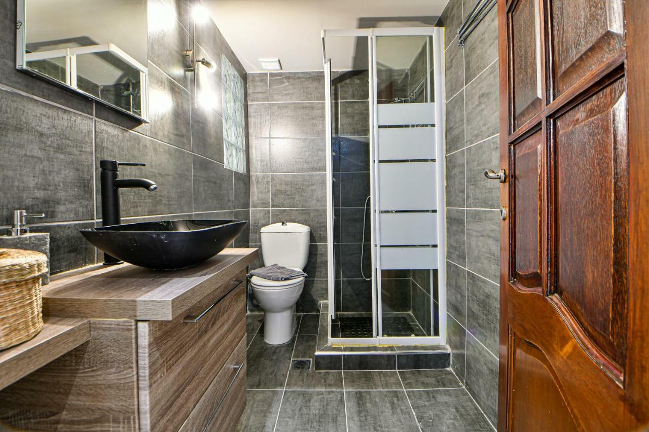 Flowers Of Athens, Boutique Aparthotel With 6-Apartments In Central Aten Exteriör bild