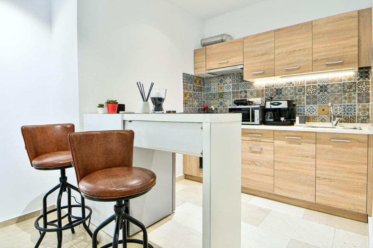 Flowers Of Athens, Boutique Aparthotel With 6-Apartments In Central Aten Exteriör bild