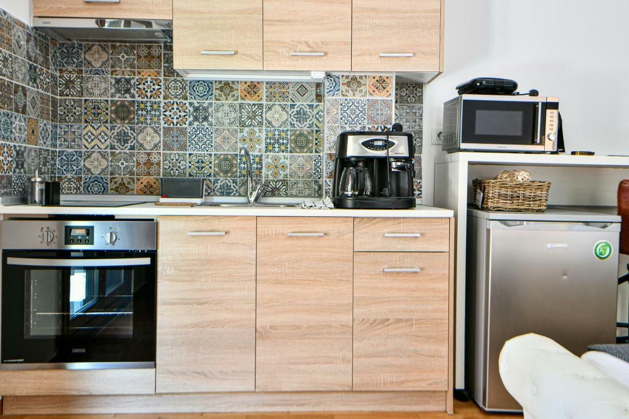 Flowers Of Athens, Boutique Aparthotel With 6-Apartments In Central Aten Exteriör bild