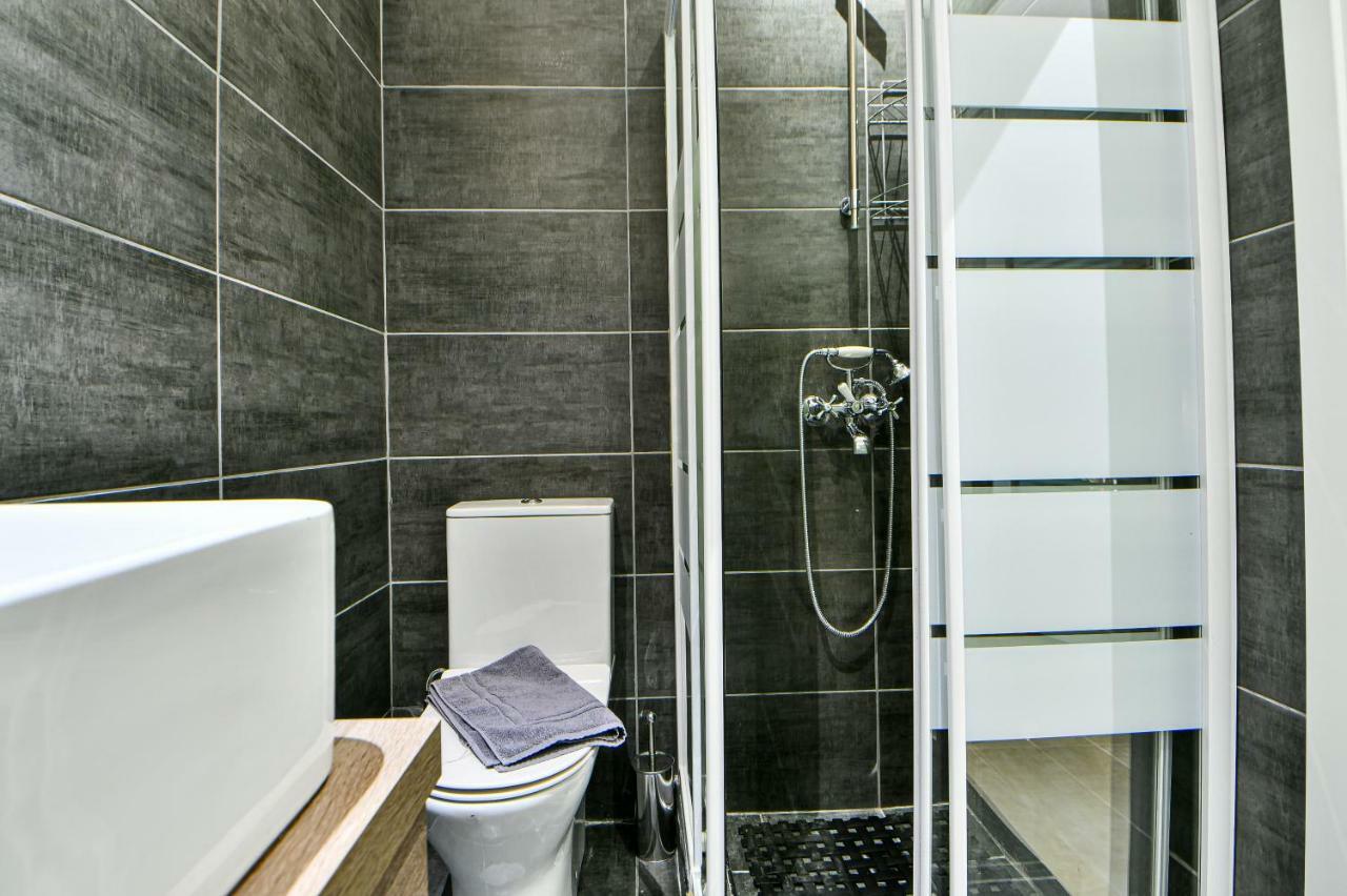 Flowers Of Athens, Boutique Aparthotel With 6-Apartments In Central Aten Exteriör bild