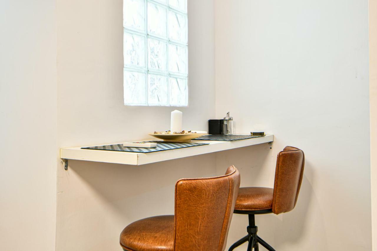 Flowers Of Athens, Boutique Aparthotel With 6-Apartments In Central Aten Exteriör bild